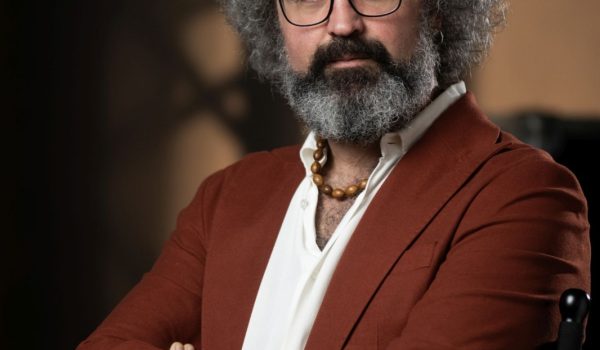 SANREMO 2025 Il “PREMIO LUNEZIA per SANREMO” In collaborazione con “TV SORRISI e CANZONI” e “RAI RADIO 1” a SIMONE CRISTICCHI PER IL VALORE EMOZIONALE DEL BRANO “Quando sarai piccola”